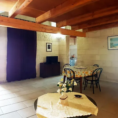 Oikia Vacanze Casa Dante Tatil Evi Uggiano La Chiesa